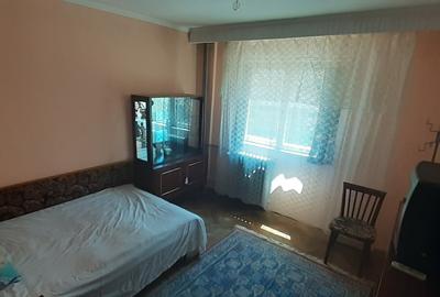 Închiriez apartament 3 camere decomandat - 2