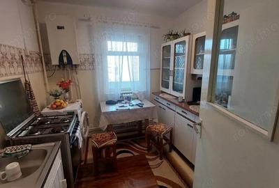 Apartament 2 camere decomandat etaj 1 Cetate - 2