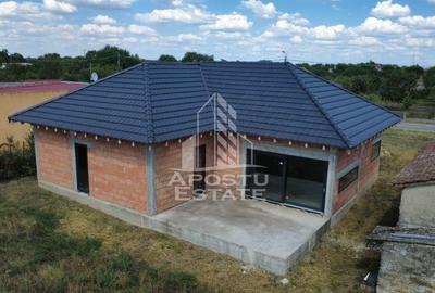 Casa individuala cu 4 camere si teren de 670 mp, Parta,  comision 0 - 3