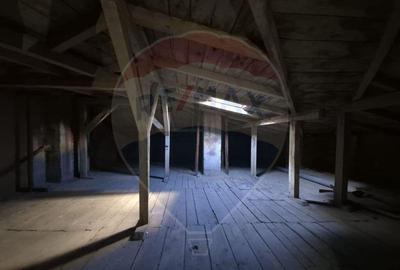 Casă cu 11 camere cu Teren 330 Mp în Iancului - 1