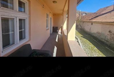 Casă cu 3 camere cu Teren 2084 Mp în Central - 4