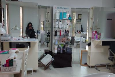 Spatiu comercial, 290 mp, zona Micro 3 - 2