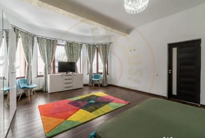 Casă cu 7 camere cu Teren 4345 Mp în Valea Ursului - 1