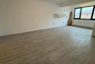 Apartament cu 3 camere decomandat în Energia - 4