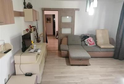 Apartament cu 3 camere semidecomandat în Soarelui