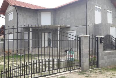 Casă cu 4 camere în Central - 6