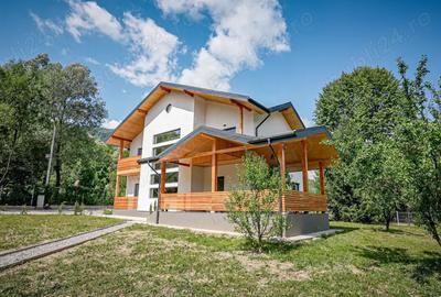 Vand 2 case de vacan?a pe malul Lacului Paltinu - 2