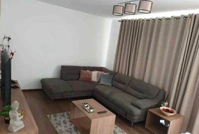 Apartament cu 3 camere decomandat în Tractorul - 2