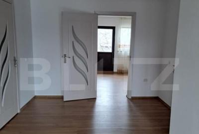 Casă cu 5 camere cu Teren 3000 Mp în Central