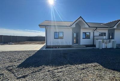 Duplex cu 3 camere cu Teren 350 Mp în Bucovăț (Remetea Mare)
