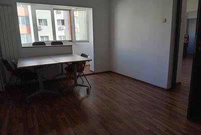 Apartament cu 4 camere decomandat în Moșilor