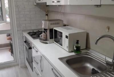 Apartament cu 2 camere decomandat în Micro 12 - 13