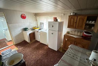 Casă cu 7 camere cu Teren 1626 Mp în Potoceni - 1