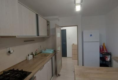 Apartament cu 3 camere decomandat în Micro 4 - 11