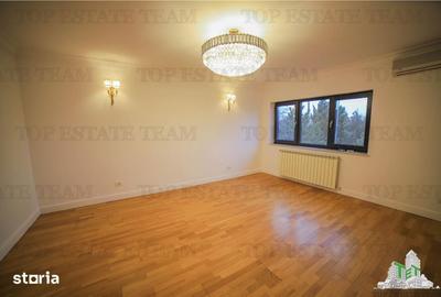 Casă cu 7 camere cu Teren 300 Mp în Central - 16