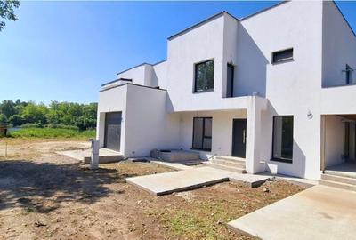 Proprietar, vând vilă pe malul lacului Corbeanca, deschidere 58 m - 1