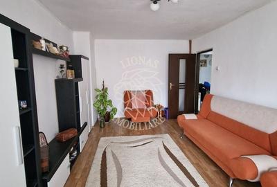 Apartament cu 3 camere decomandat, mobilat în Sud