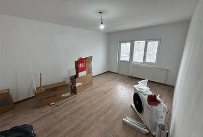 Ap 2 cam, 60 mp utili, et 2/3, hol patrat logie si balcon,renovat ! - 3