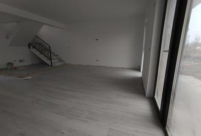 Casă cu 4 camere cu Canalizare în Rediu - 2