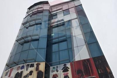 Spațiu comercial, de 2,246 mp, în Central - 6