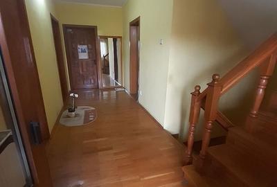 Casă cu 4 camere în Central - 2