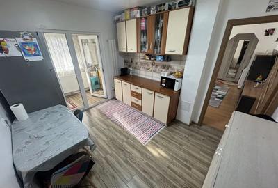 Apartament cu 2 camere semidecomandat, mobilat în Poarta 6