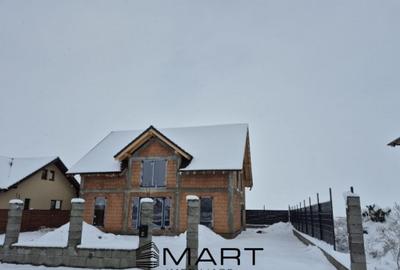 Casă cu 7 camere cu Teren 499 Mp în Central