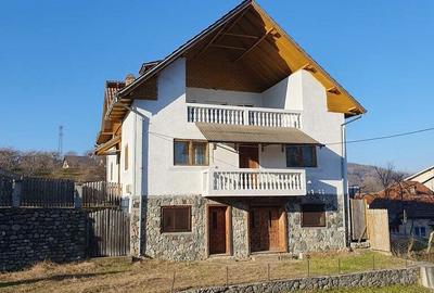 Casă cu 7 camere cu Teren 1362 Mp în Malu cu Flori - 3