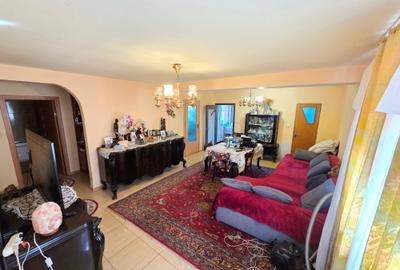 Casă cu 7 camere cu Canalizare în Crângași