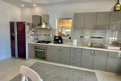 Casă cu 7 camere cu Canalizare în Apărătorii Patriei - 12