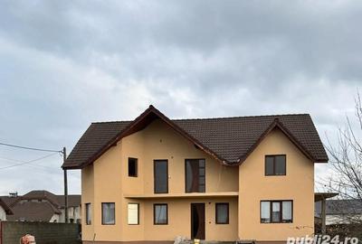 Casă cu Teren 860 Mp în Central - 2