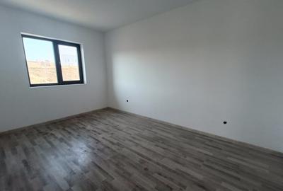 Casa cu 4 camere, incalzire pardoseala. Rediu - 3km de Rond Pacurari - 9