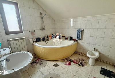 Casă cu 8 camere cu Teren 250 Mp în Păcurari - 14
