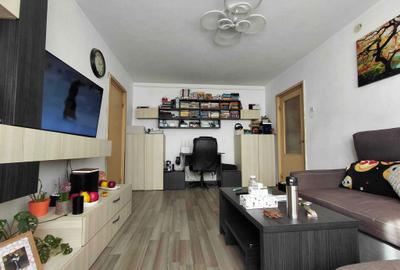 Apartament cu 3 camere semidecomandat în Berceni - 1