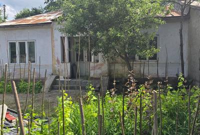 Casă individuală cu 3 camere cu Canalizare în Central - 1