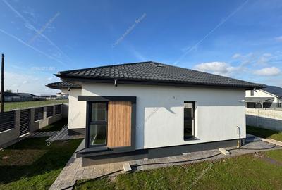 Casa 3 cam parter deosebita gata de mutare - 2