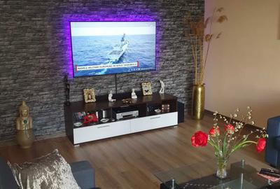 Apartament cu 3 camere decomandat în Exterior Vest
