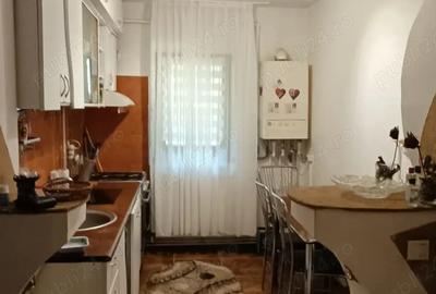 Inchiriez apartament cu 3 camere zona Mall Tg. Jiu