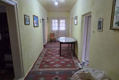 Casă cu 4 camere cu Teren 703 Mp în Făcăeni - 1