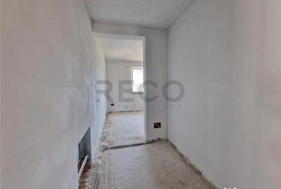 Casă cu 4 camere cu Teren 440 Mp în Central