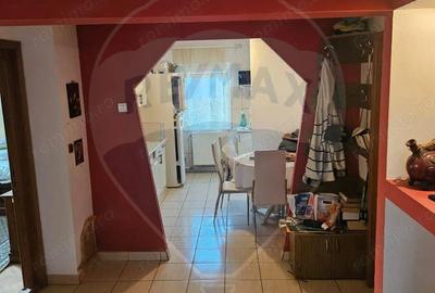 Apartament cu 3 camere de vanzare, str. Hortensiei - 17