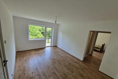 Vand apartament cu 2 camere etaj 1 zona centrala Deva renovat recent.