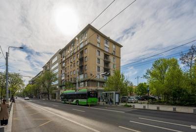 Apartament cu 3 camere semidecomandat în Cișmigiu