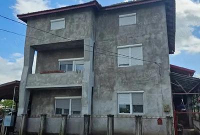 Casă cu 5 camere în Central - 1