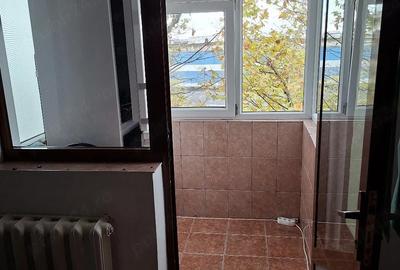Garsonieră semidecomandată în CET - 3