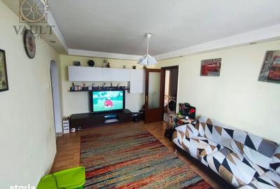 Apartament cu 3 camere semidecomandat în Rahova