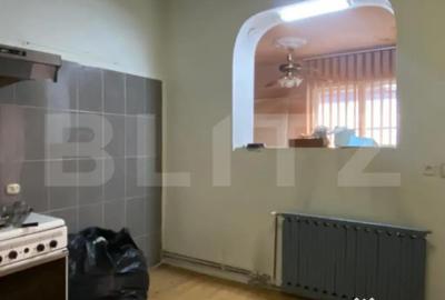 Casă cu 4 camere cu Canalizare în Central - 2