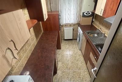 Apartament cu 2 camere semidecomandat în Podu Roș