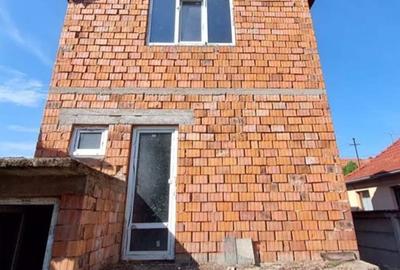 Casă cu 3 camere cu Teren 280 Mp în Central - 2