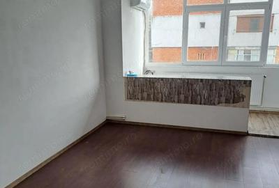 Apartament cu 2 camere semidecomandat în Țiglina 2